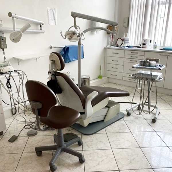 Dentista no Largo do Bicão